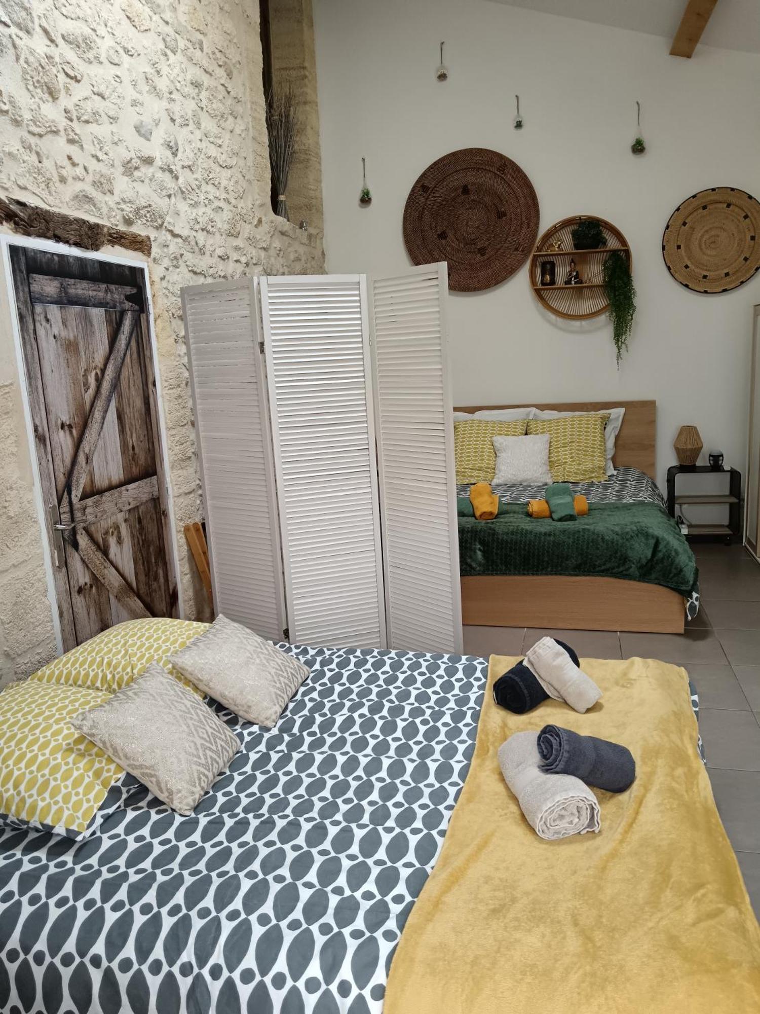 Bed and Breakfast Le Cosy Cabarieu Saint-André-de-Cubzac Zimmer foto